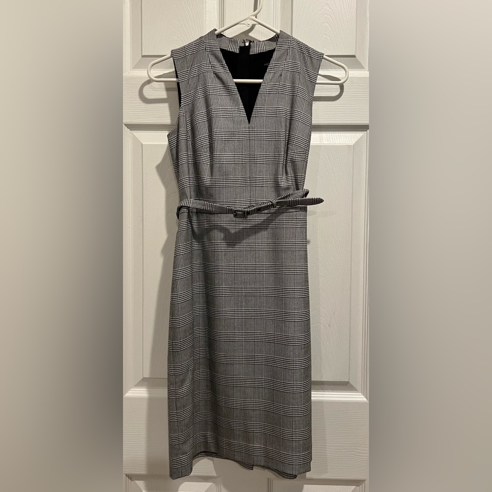Ann Taylor Glen Plaid Belted Sleeveless Dress. Size 00P in excellent condition.